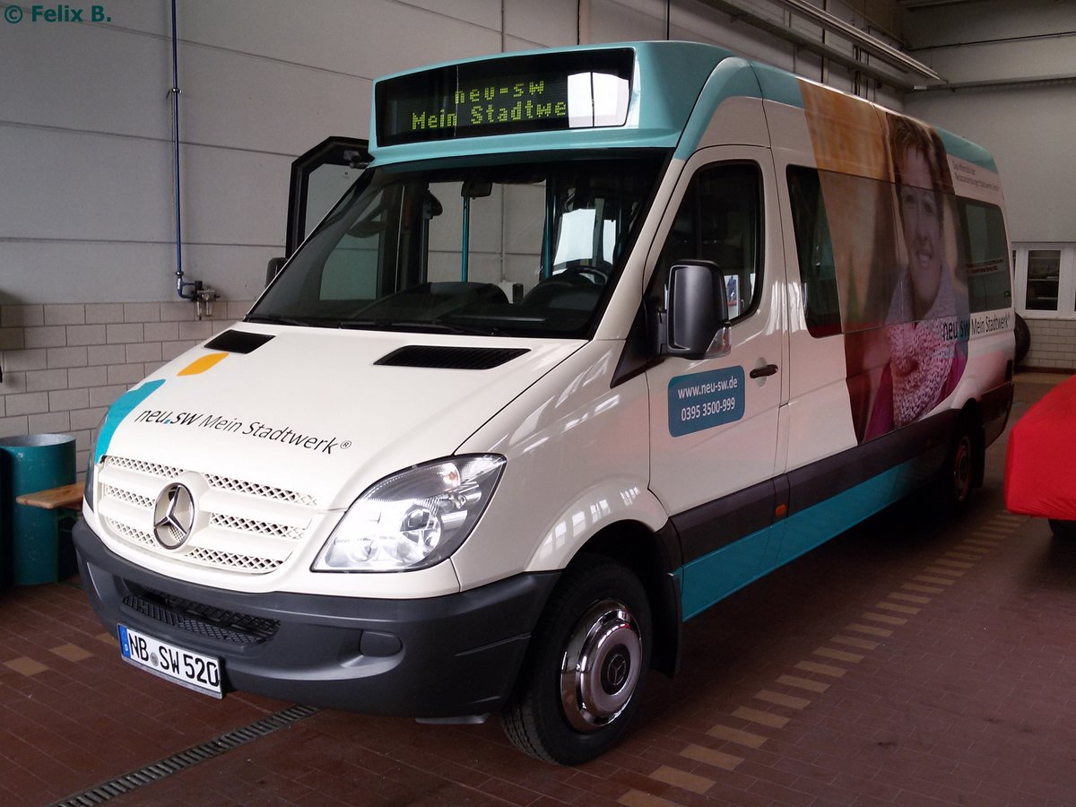 Mercedes Sprinter der Neubrandenburger Verkehrsbetriebe in Neubrandenburg.