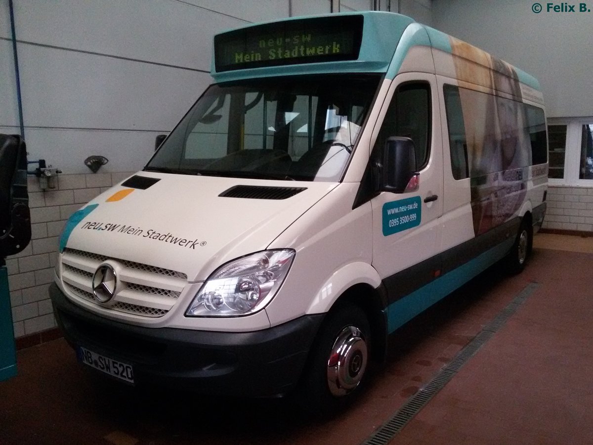 Mercedes Sprinter der Neubrandenburger Verkehrsbetriebe in Neubrandenburg.