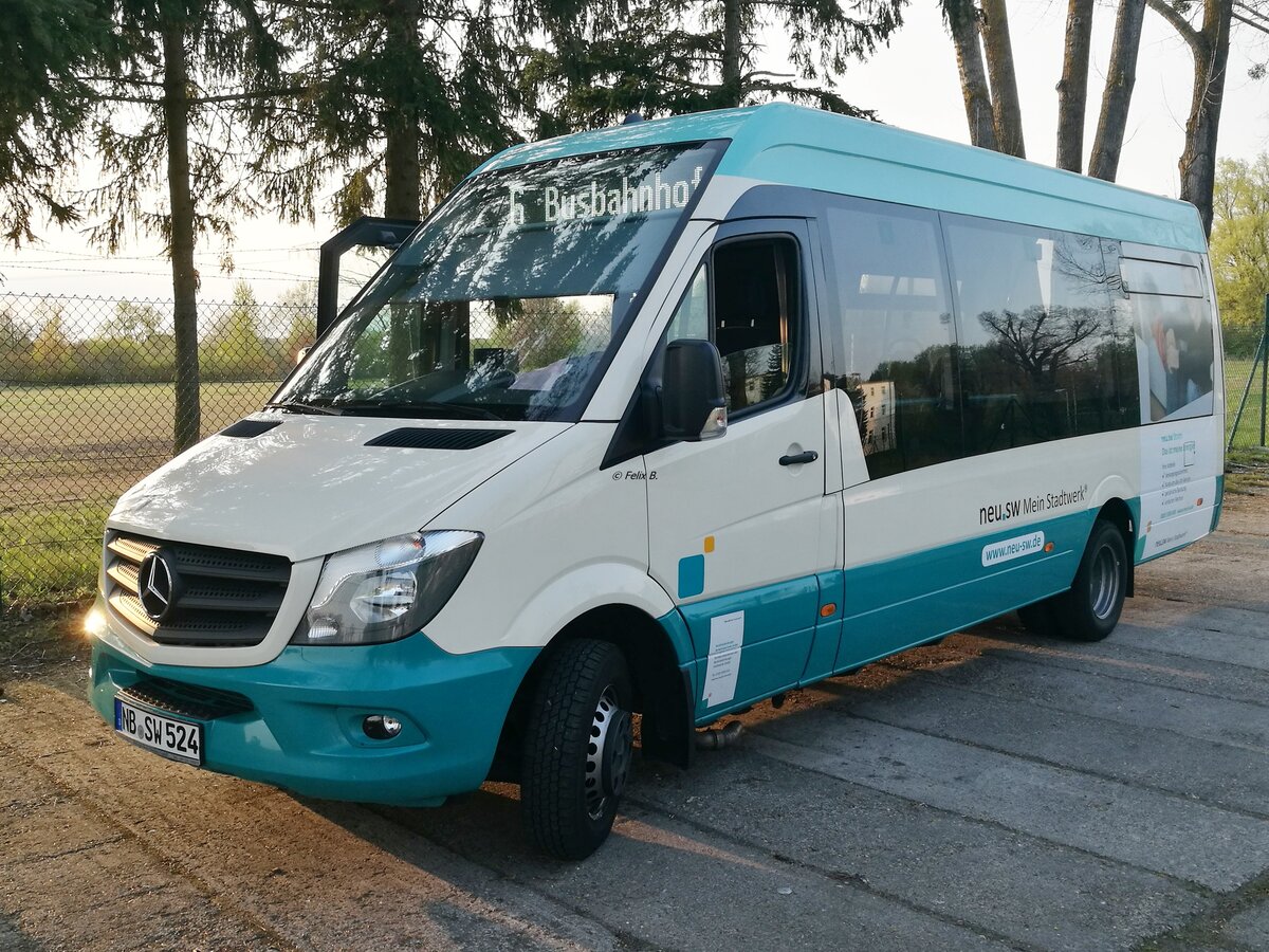 Mercedes Sprinter der Neubrandenburger Verkehrsbetriebe in Neubrandenburg.