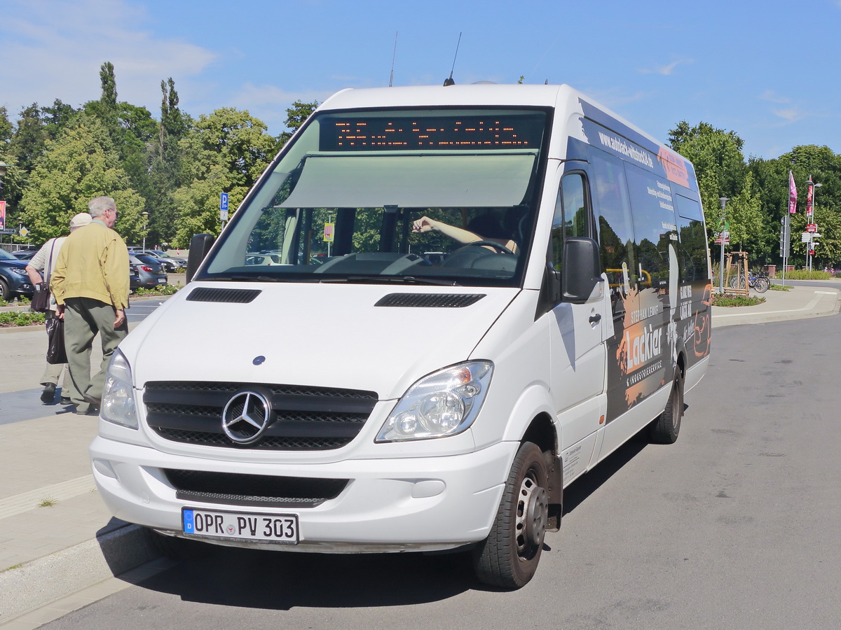 Mercedes Sprinter der Ostprignitz-Ruppiner Personenverkehrsgesellschaft in Wittstock (Dosse)  am 24. Juli 2019 an der Endhaltestelle am Bahnhof.