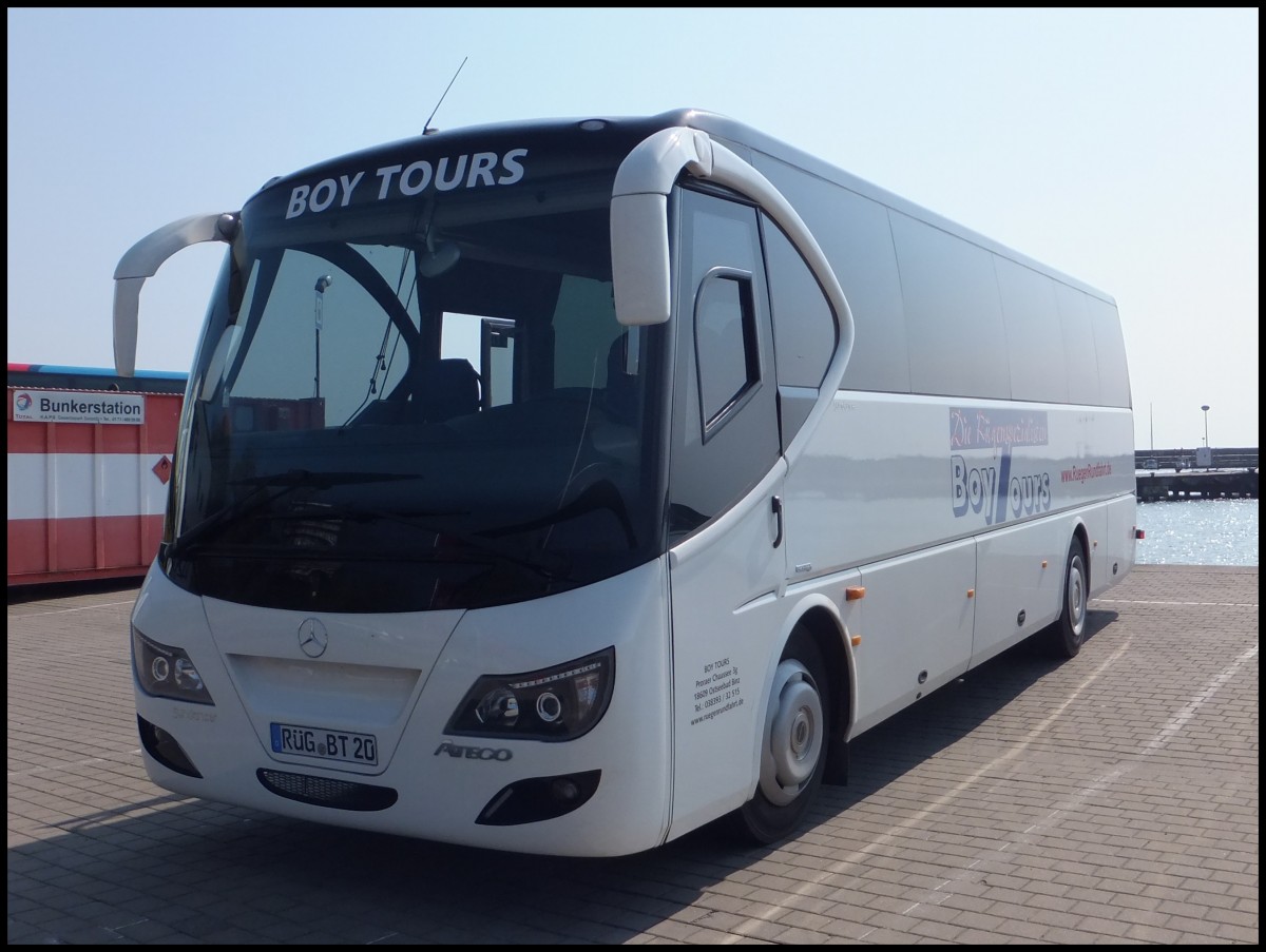 Mercedes Sundancer von BoyTours aus Deutschland im Stadthafen Sassnitz.