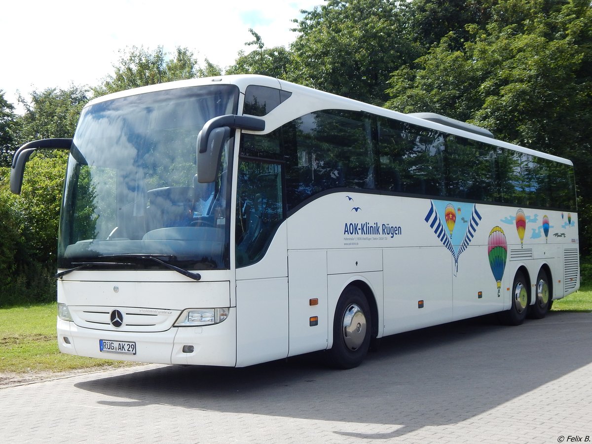 Mercedes Tourismo von der AOK-Klinik Rügen in Sassnitz.