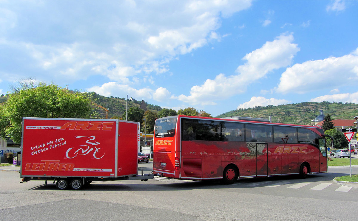 Mercedes Tourismo von Arzt Reisen aus der BRD in Krems gesehen.