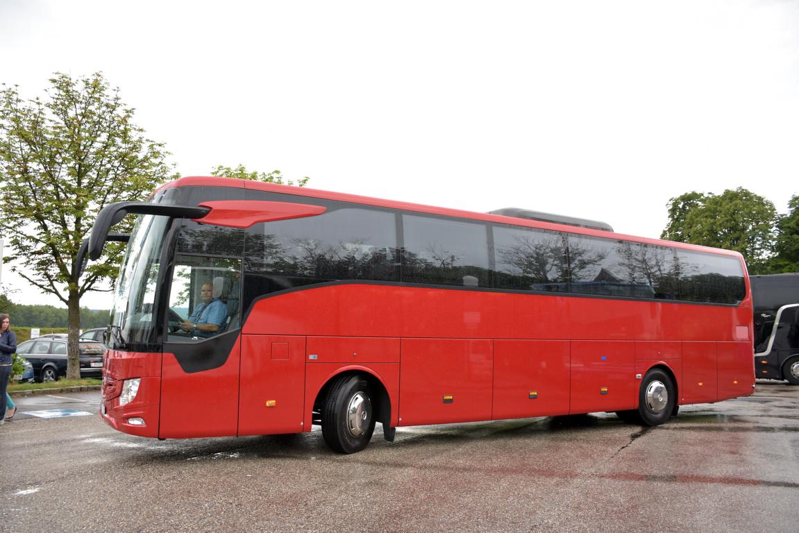 Mercedes Tourismo aus der CZ im Mai 2018 in Krems. 