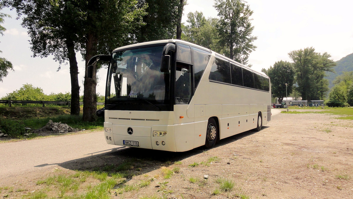 Mercedes Tourismo aus Ungarn in Drnstein bei Krems gesehen.