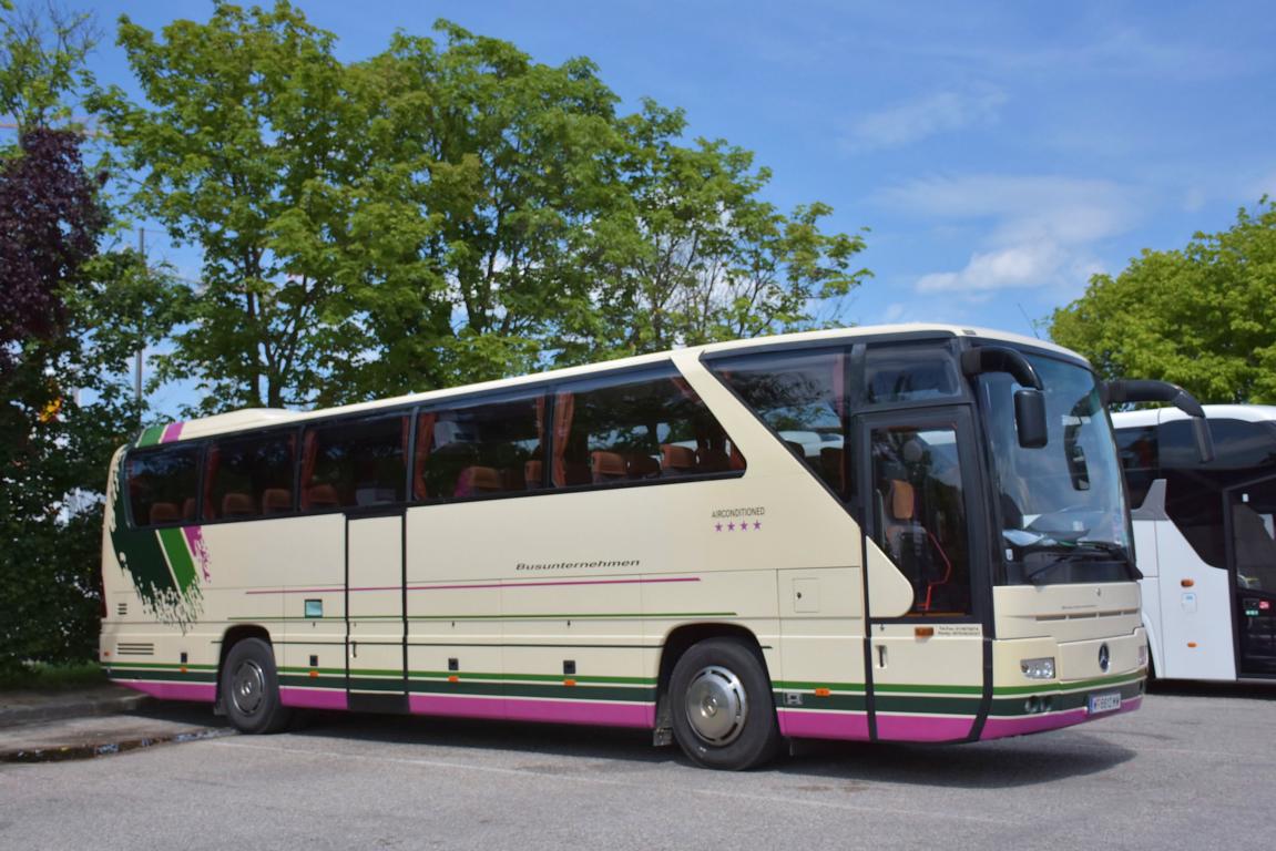 Mercedes Tourismo aus Wien in Krems.