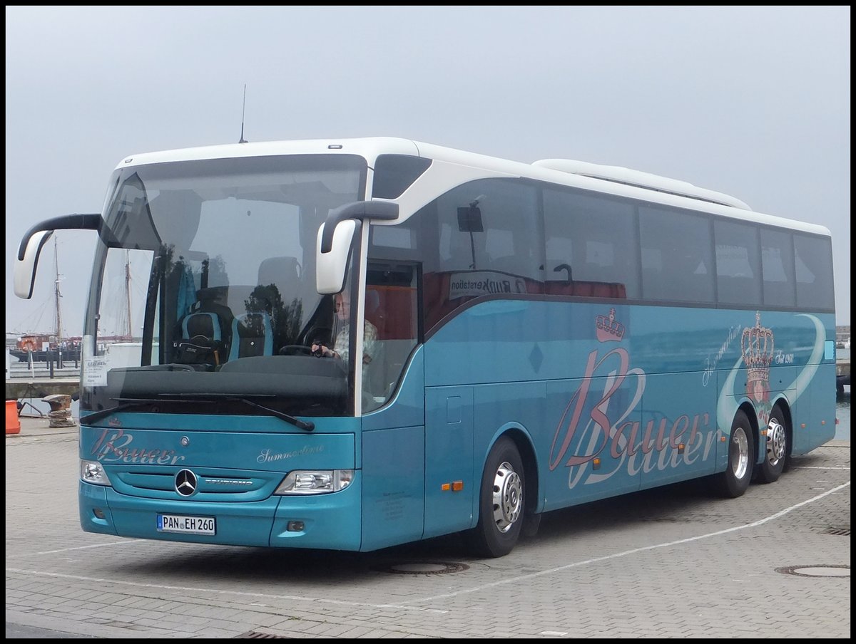 Mercedes Tourismo von Bauer aus Deutschland im Stadthafen Sassnitz.