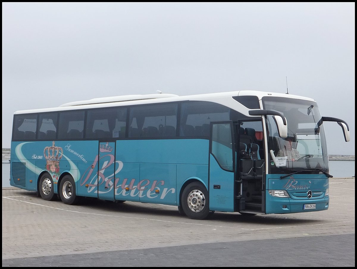 Mercedes Tourismo von Bauer aus Deutschland im Stadthafen Sassnitz.