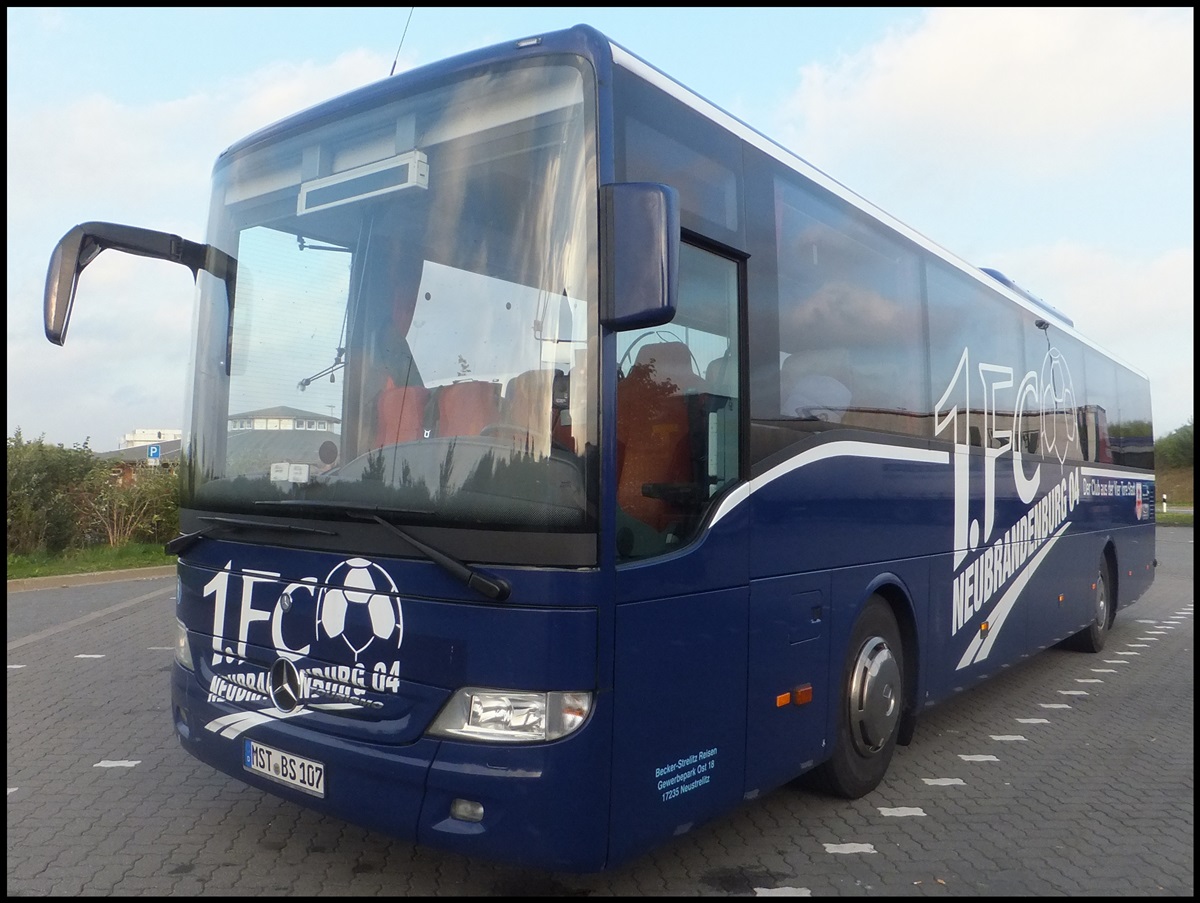 Mercedes Tourismo von Becker-Strelitz Reisen aus Deutschland bei der Raststtte Fuchsberg.