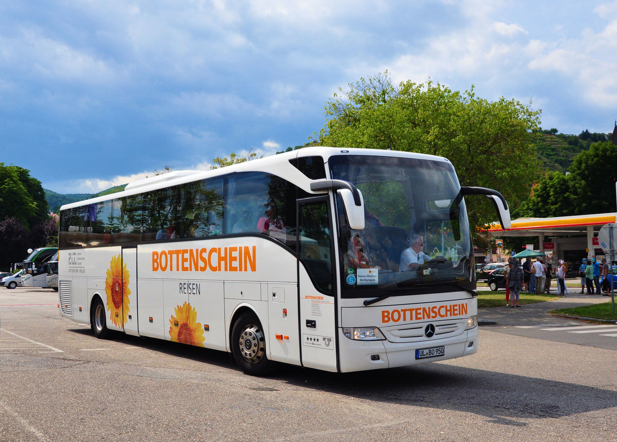 Mercedes Tourismo von Bottenschein Reisen aus der BRD in Krems gesehen.