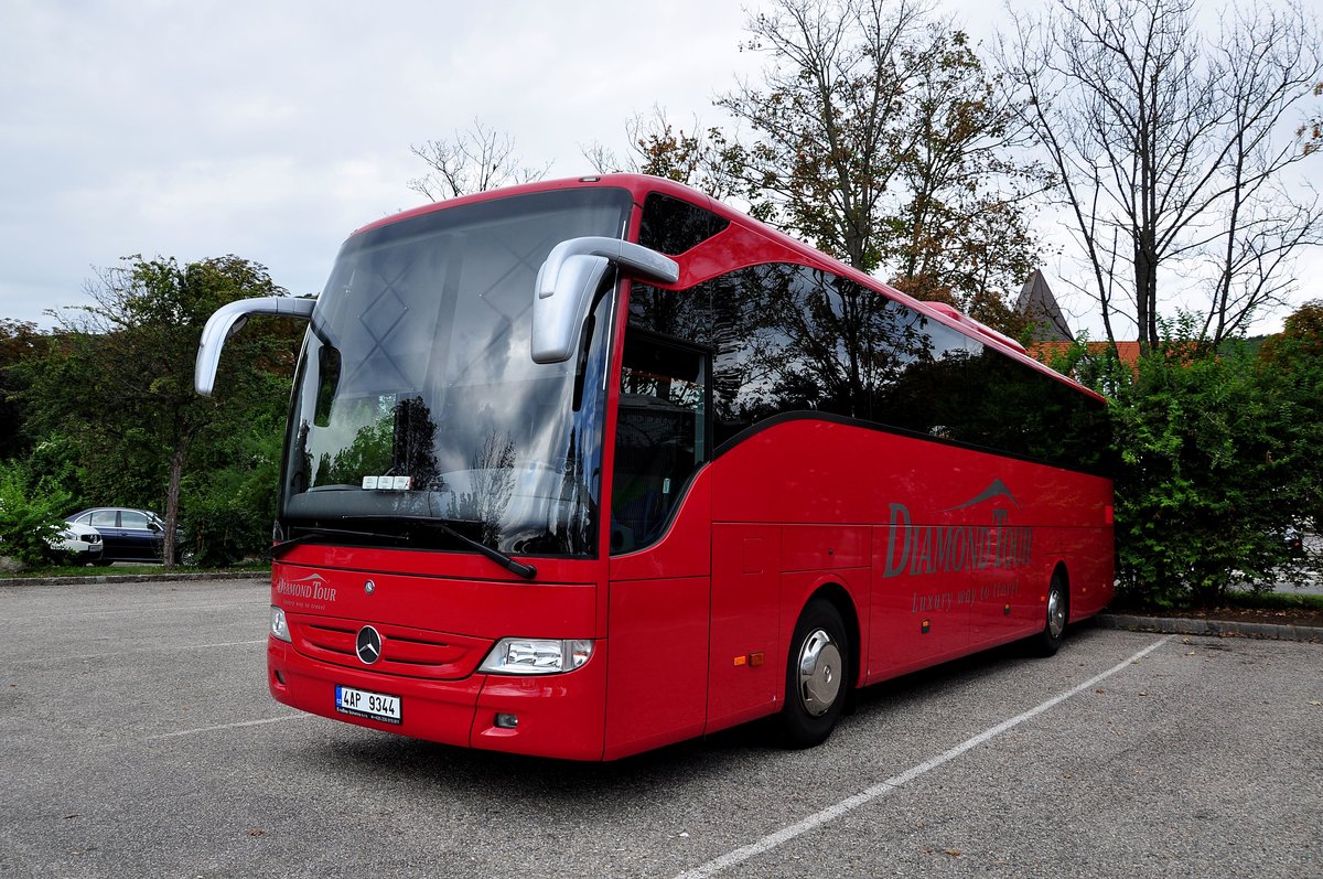 Mercedes Tourismo von Diamond Tour aus der CZ in Krems gesehen.