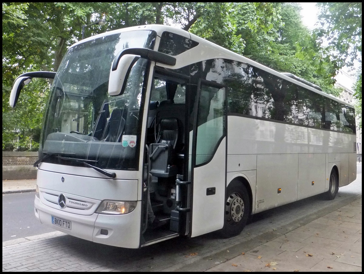 Mercedes Tourismo von Fecheira Coaches aus England in London.