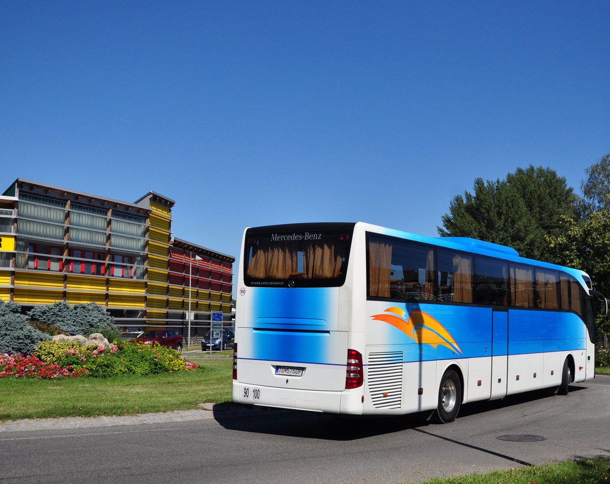 Mercedes Tourismo von Freibus aus der SK in Krems unterwegs.