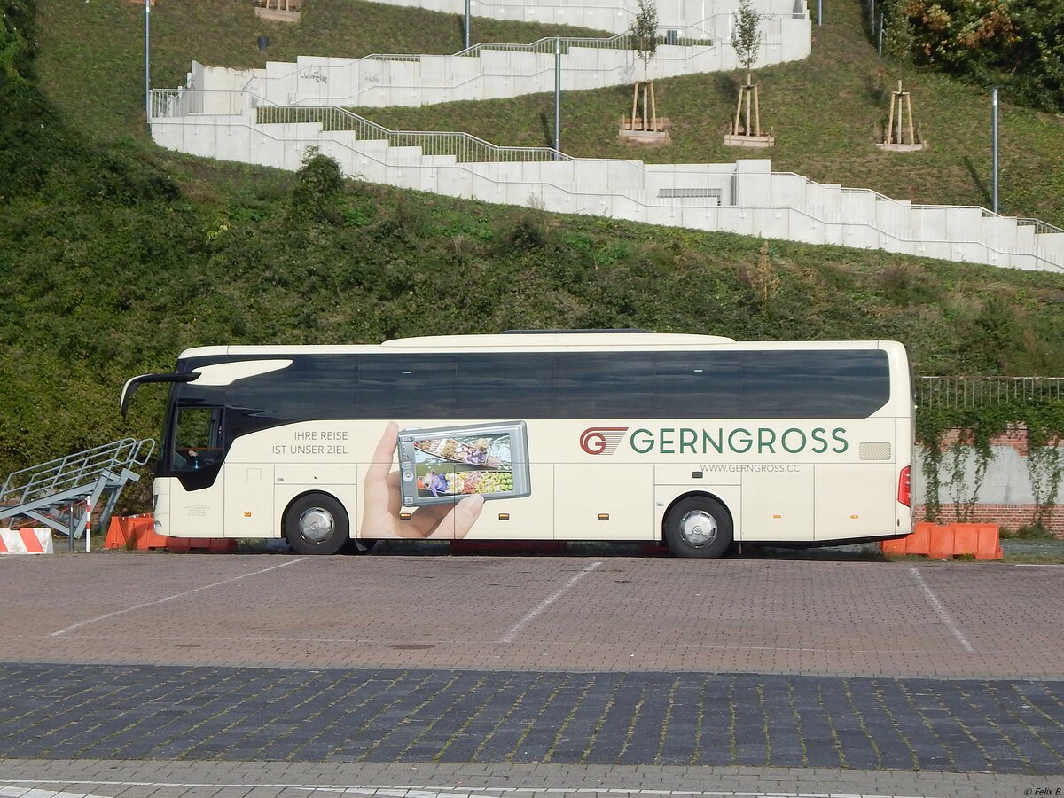 Mercedes Tourismo von Gerngross aus Österreich im Stadthafen Sassnitz. 