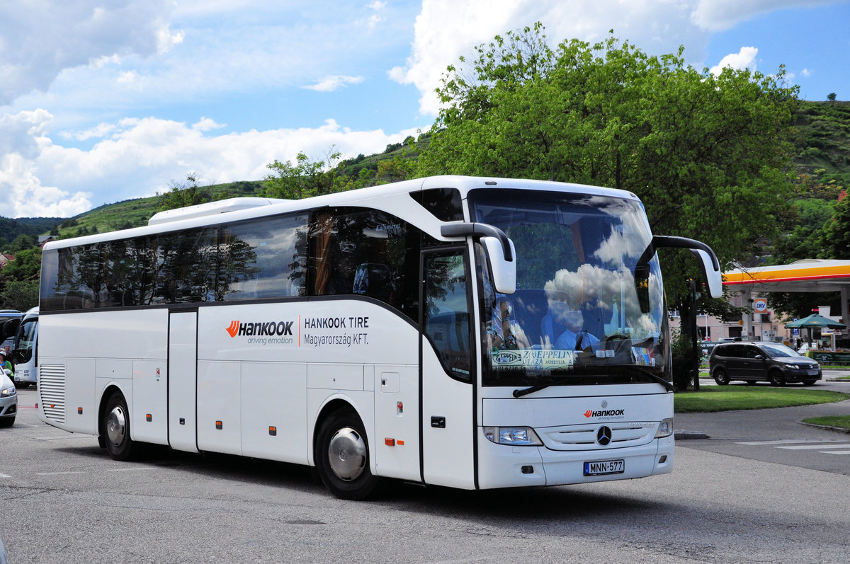 Mercedes Tourismo von Hankook aus Ungarn in Krems gesehen.