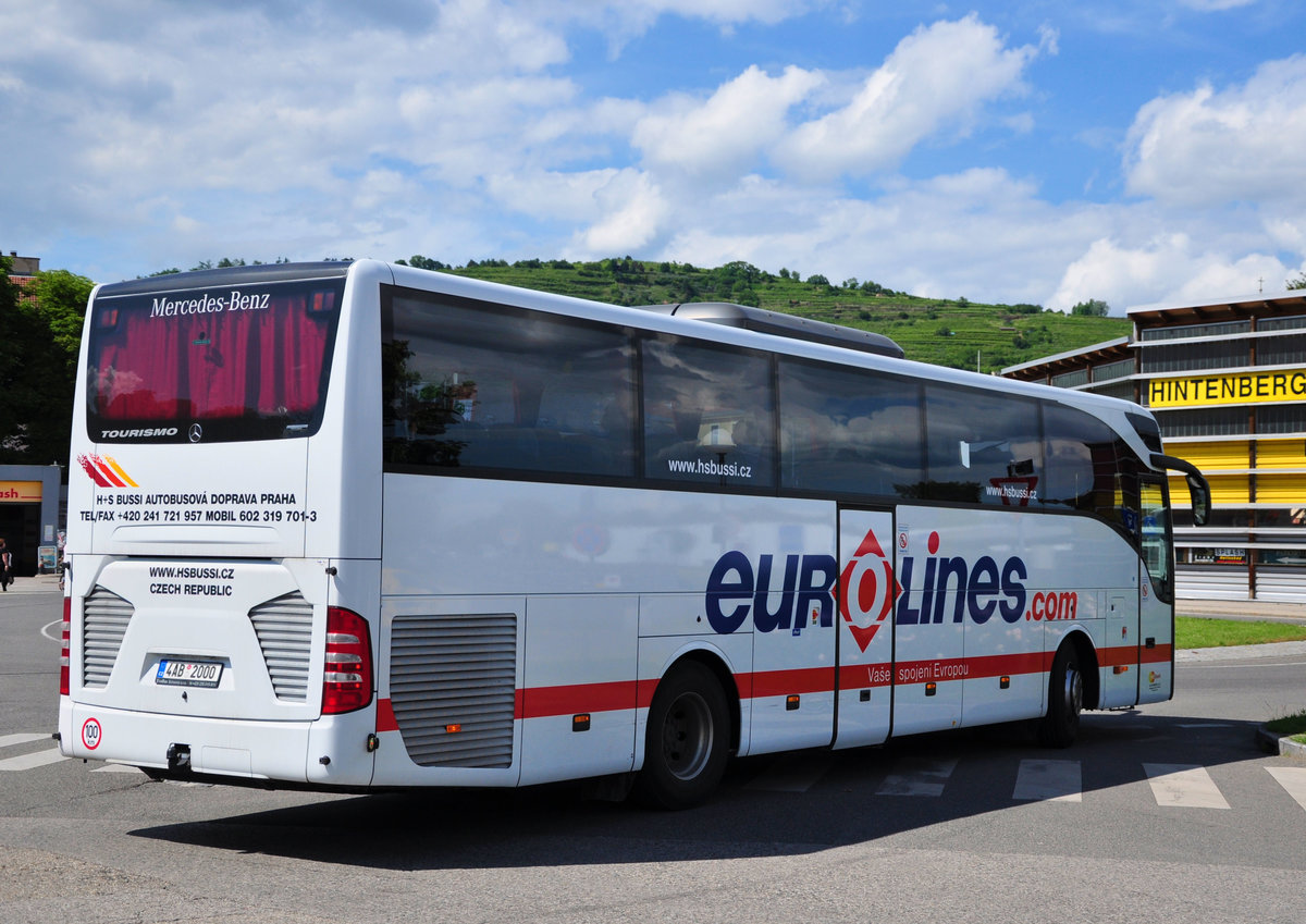 Mercedes Tourismo von H+S Bussi aus der CZ in Krems gesehen.