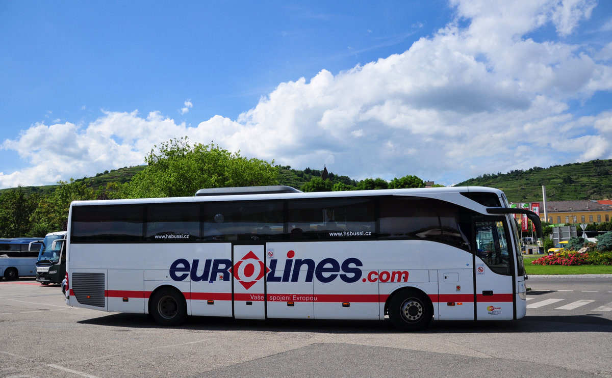 Mercedes Tourismo von H+S Bussi aus der CZ in Krems gesehen.