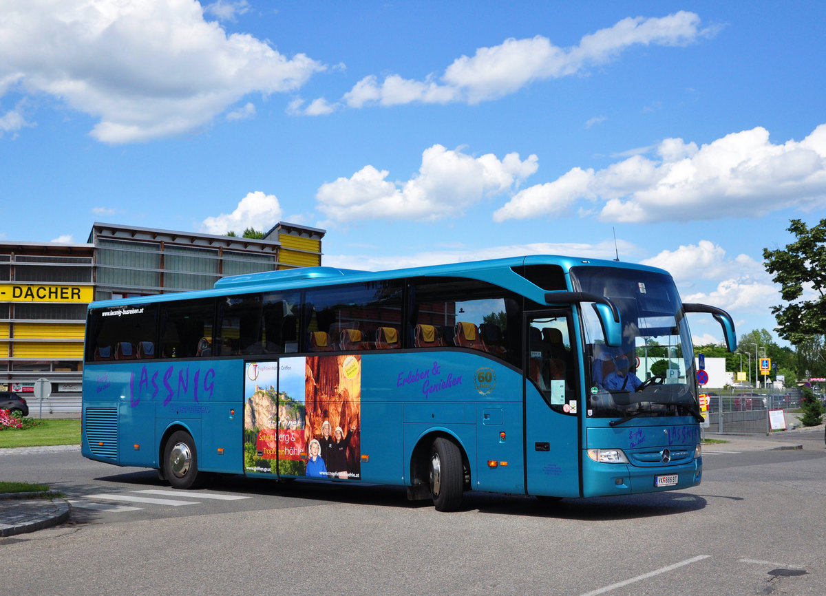 Mercedes Tourismo von Lassnig Reisen aus sterreich in Krems gesehen.