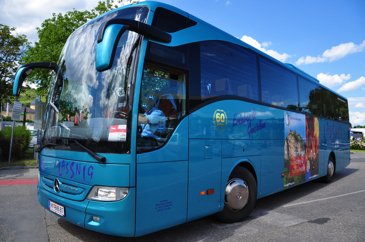 Mercedes Tourismo von Lassnig Reisen aus sterreich in Krems gesehen.