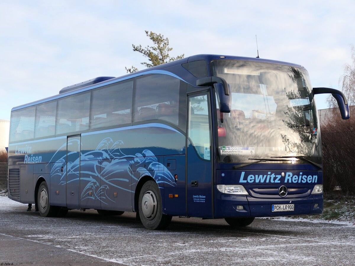 Mercedes Tourismo von Lewitz-Reisen aus Deutschland in Neubrandenburg.