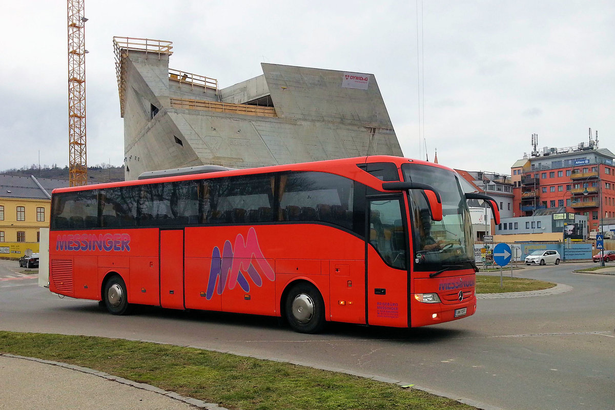 Mercedes Tourismo von Messinger Reisen aus sterreich 03/2018 in Krems gesehen.