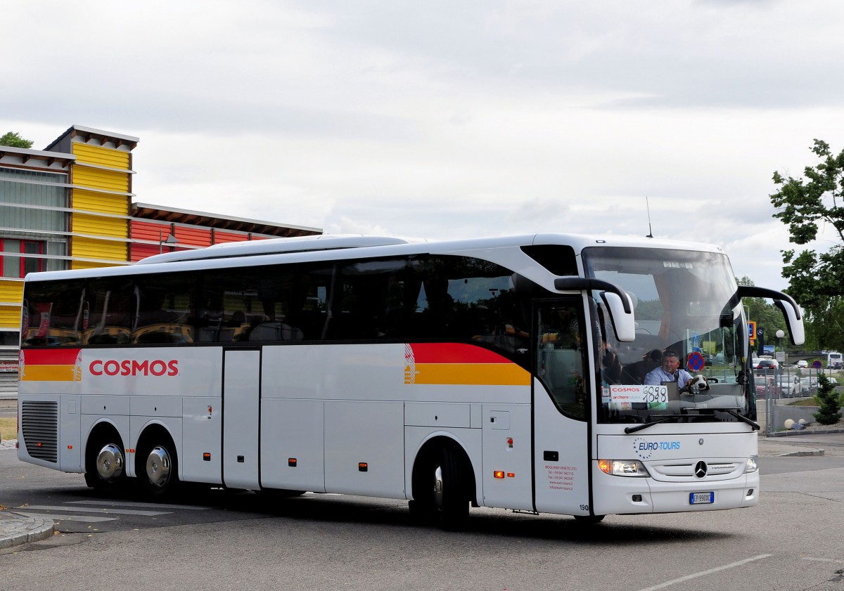 Mercedes Tourismo von Mogliano Tours aus Italien in Krems gesehen.