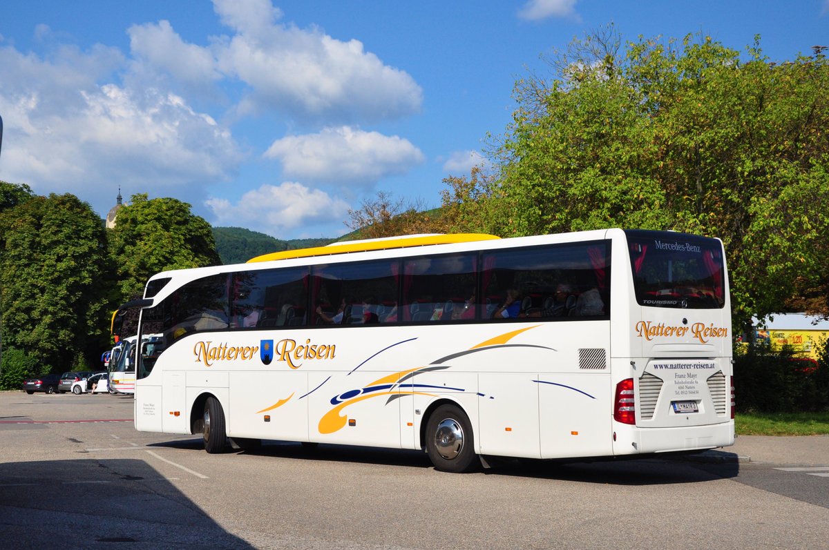 Mercedes Tourismo von Natterer Reisen aus sterreich in Krems gesehen.