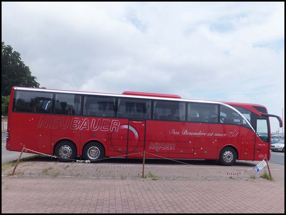 Mercedes Tourismo von Neubauer aus sterreich im Stadthafen Sassnitz.