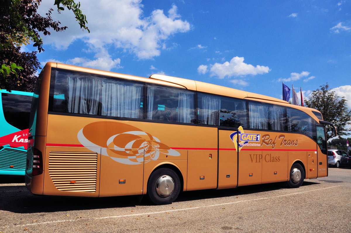 Mercedes Tourismo von Raf Trans aus PL in Krems gesehen.