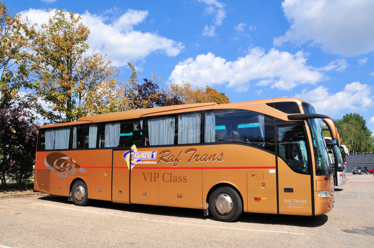 Mercedes Tourismo von Raf Trans aus PL in Krems gesehen.