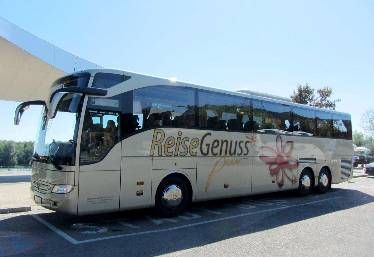 Mercedes Tourismo von Regiobus Mittelsachsen in Krems gesehen.