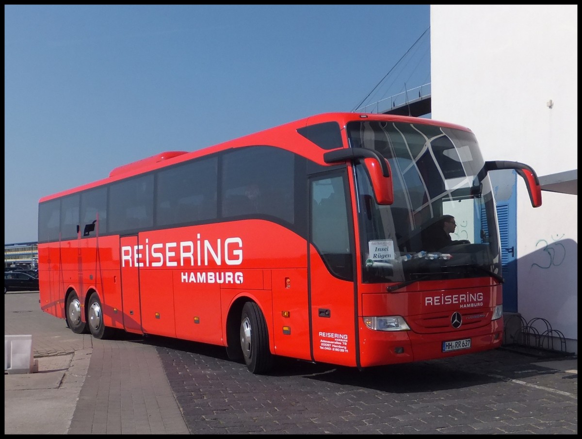 Mercedes Tourismo vom Reisering Hamburg aus Deutschland im Stadthafen Sassnitz.