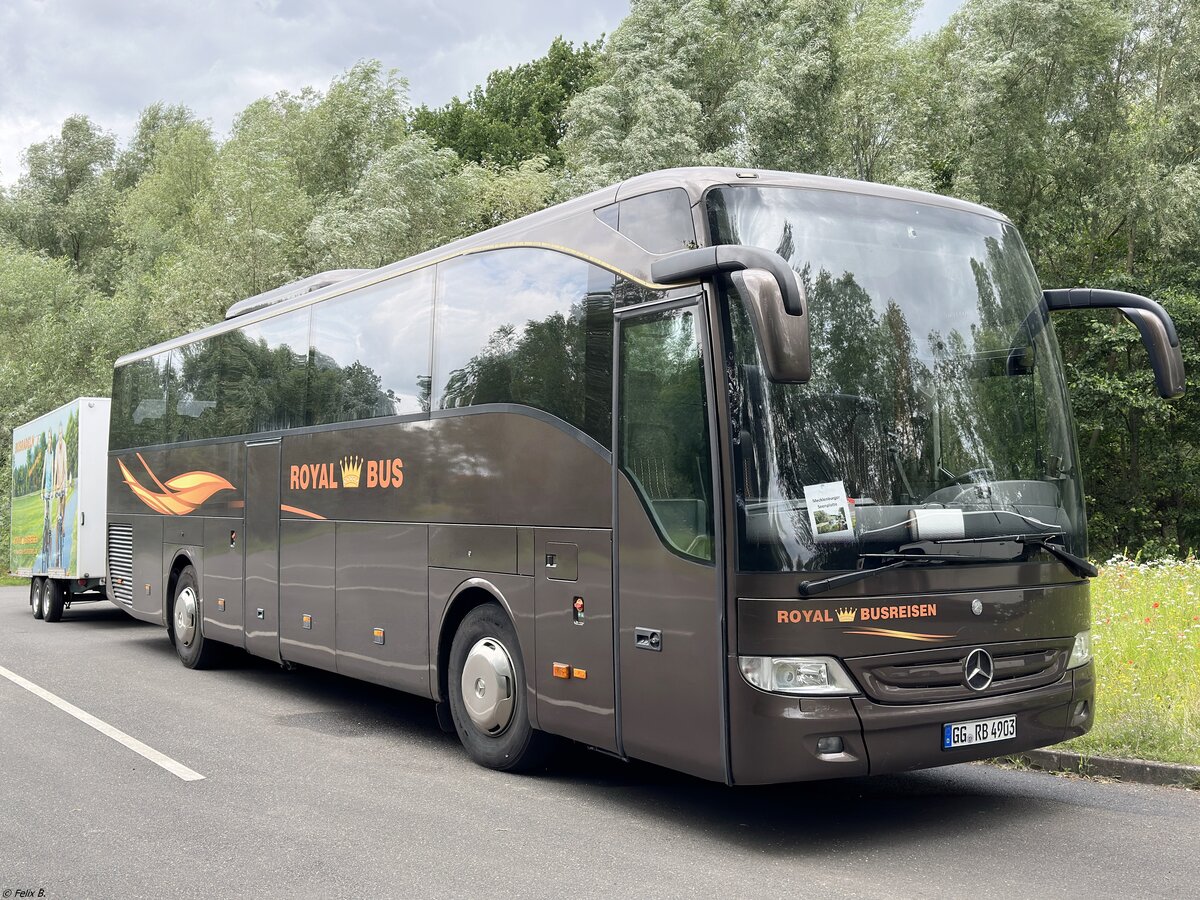 Mercedes Tourismo von Royal Busreisen aus Deutschland mit Anhänger in Plau am See.