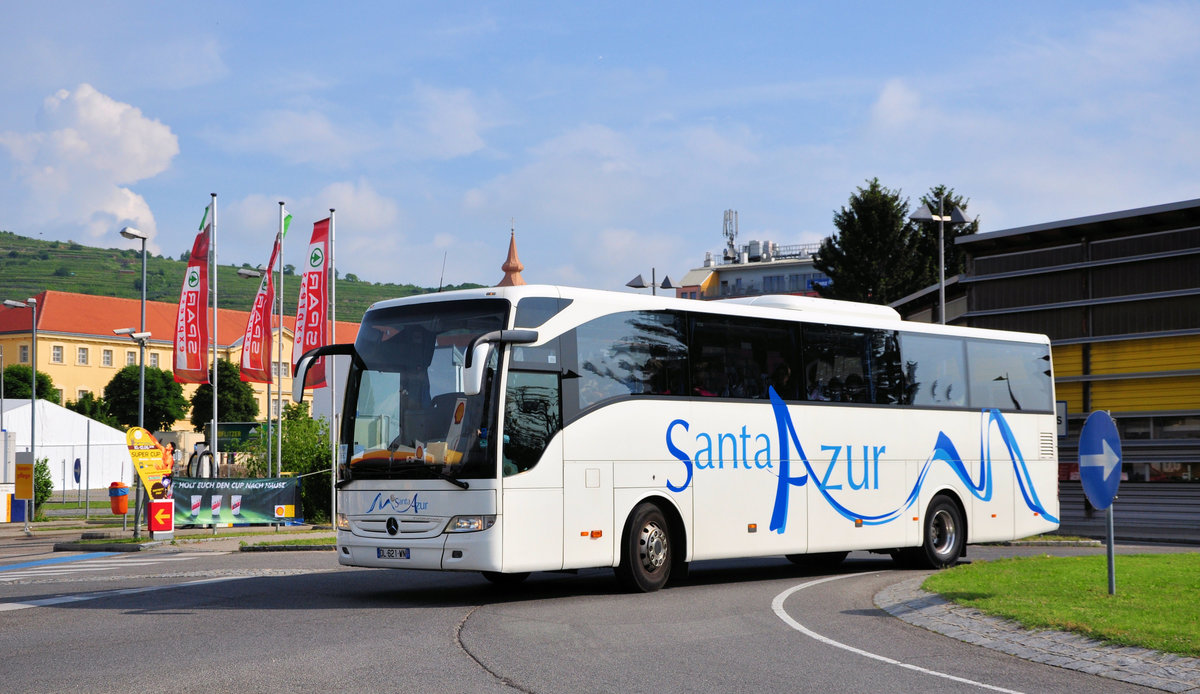 Mercedes Tourismo von Santa Azur aus Frankreich in Krems unterwegs.