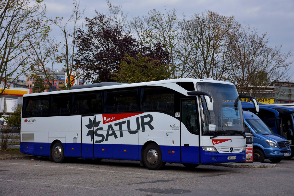 Mercedes Tourismo von SATUR aus der SK in Krems.