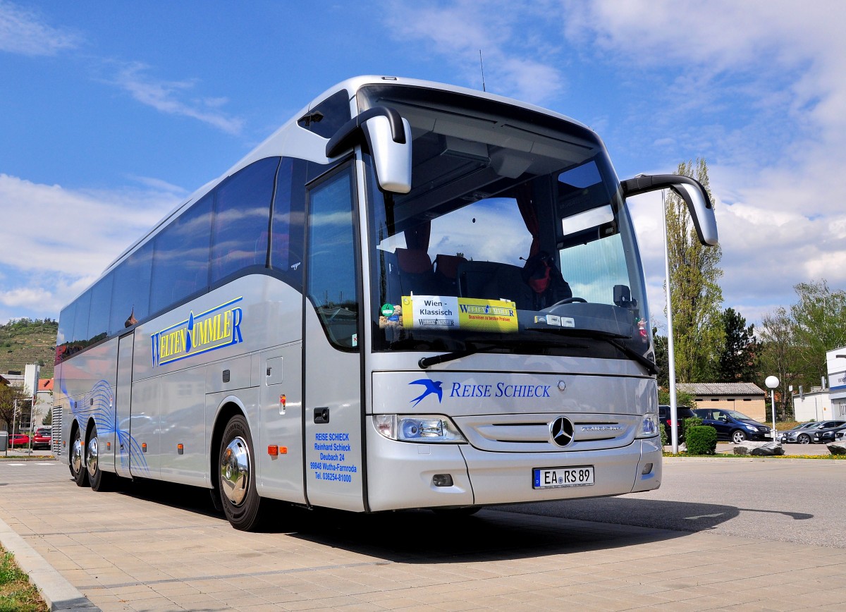 Mercedes Tourismo von Schieck Reisen aus der BRD am 24.4.2015 in Krems.