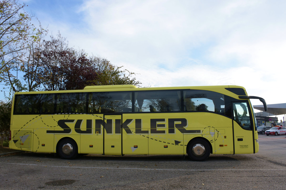 Mercedes Tourismo von Sunkler Reisen aus sterreich in Krems.