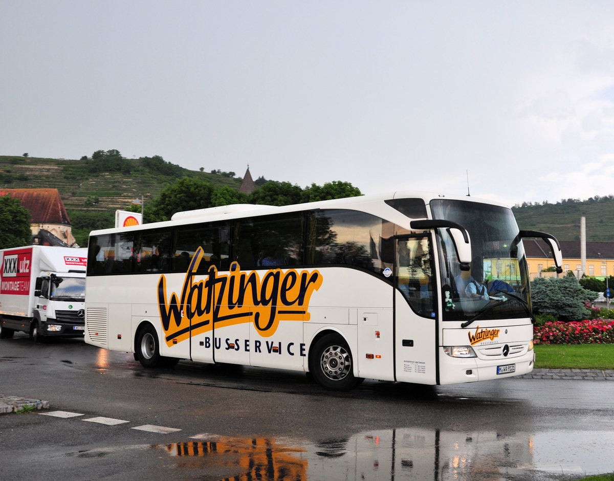 Mercedes Tourismo von Watzinger Reisen aus der BRD in Krems gesehen.