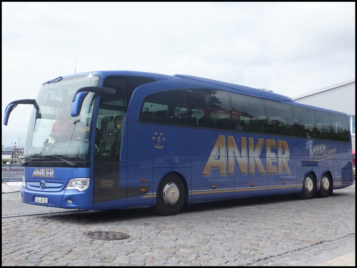 Mercedes Travego von Anker aus Deutschland im Stadthafen Sassnitz.