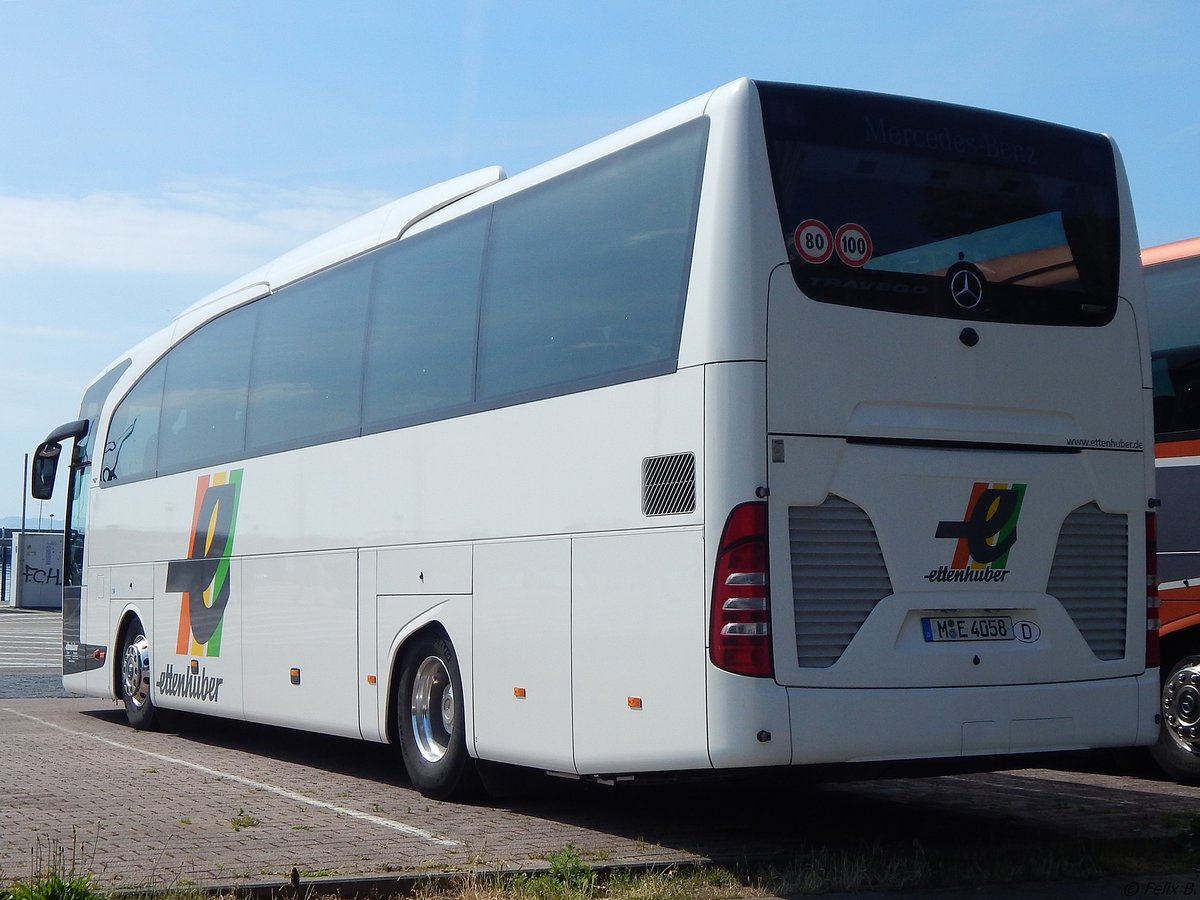 Mercedes Travego von Ettenhuber aus Deutschland im Stadthafen Sassnitz.