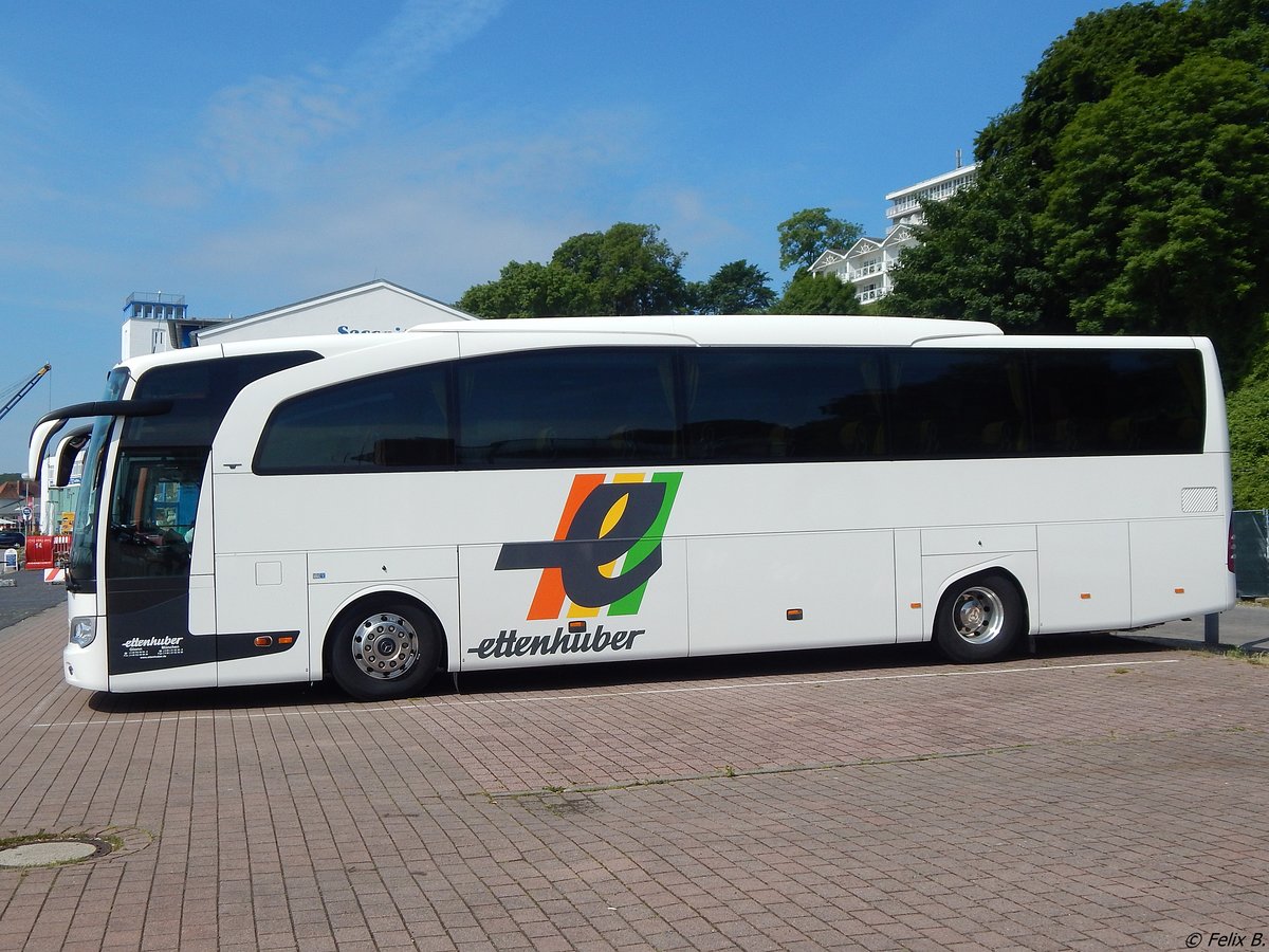 Mercedes Travego von Ettenhuber aus Deutschland im Stadthafen Sassnitz.