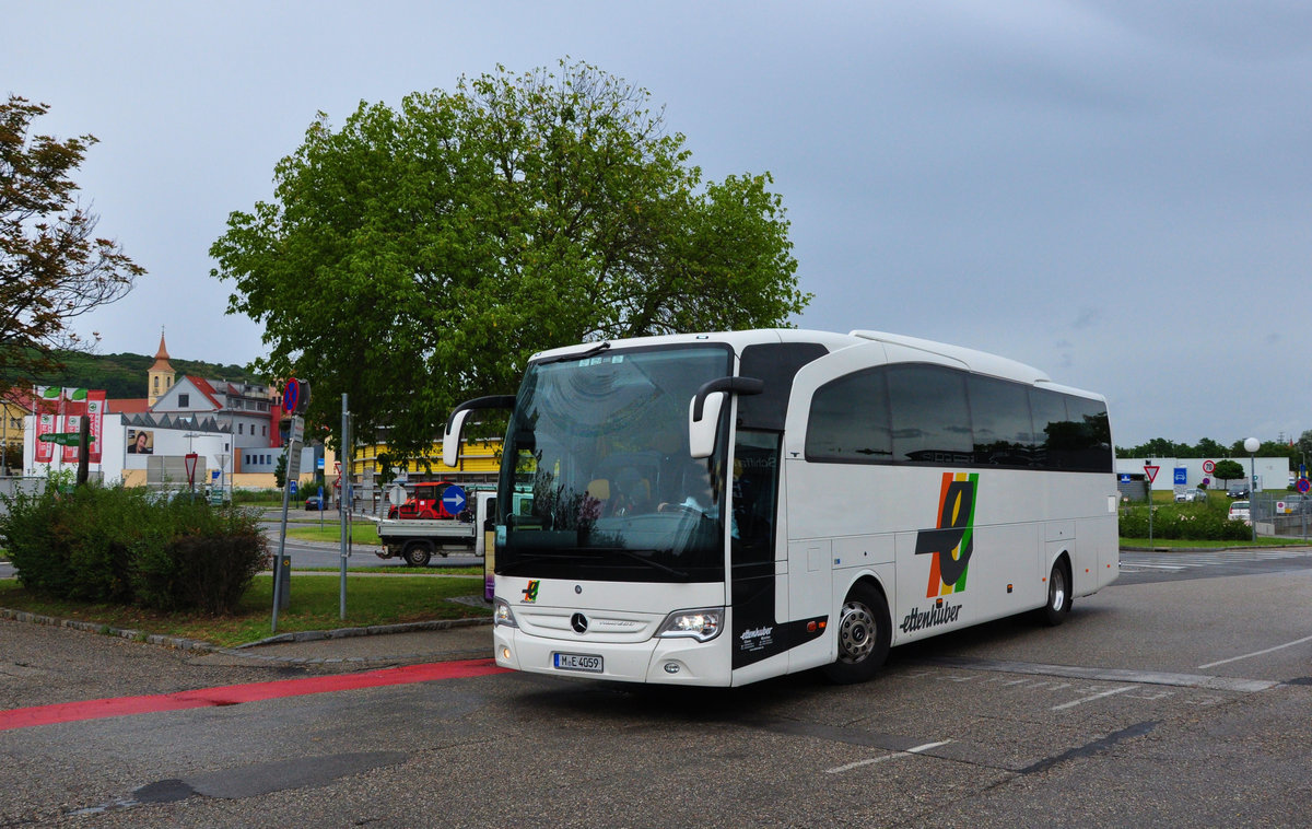 Mercedes Travego von Ettenhuber Reisen aus der BRD in Krems gesehen.