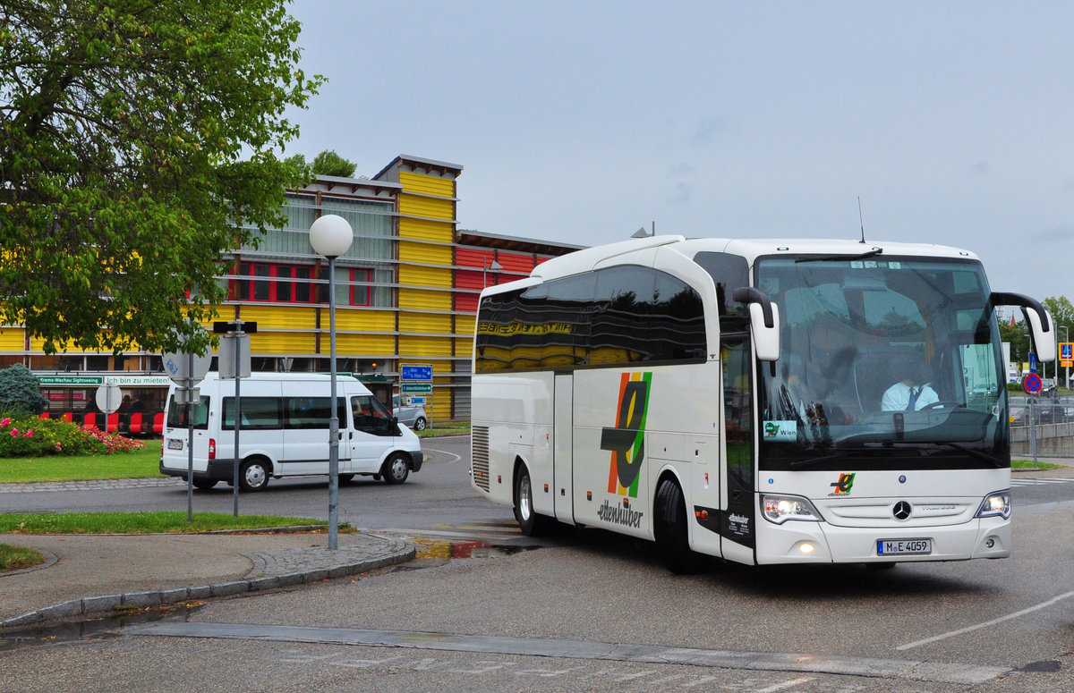 Mercedes Travego von Ettenhuber Reisen aus der BRD in Krems gesehen.