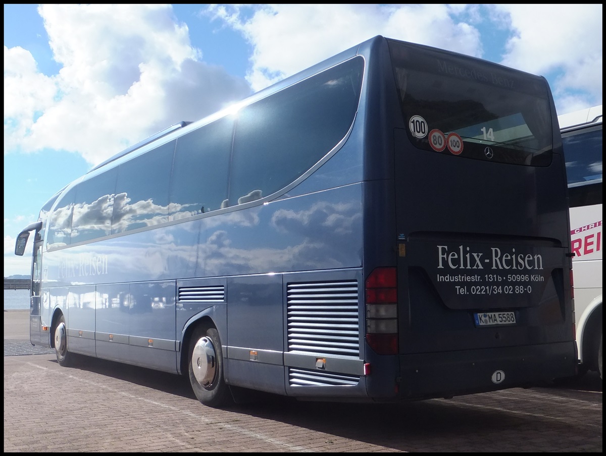 Mercedes Travego von Felix-Reisen aus Deutschland im Stadthafen Sassnitz. 