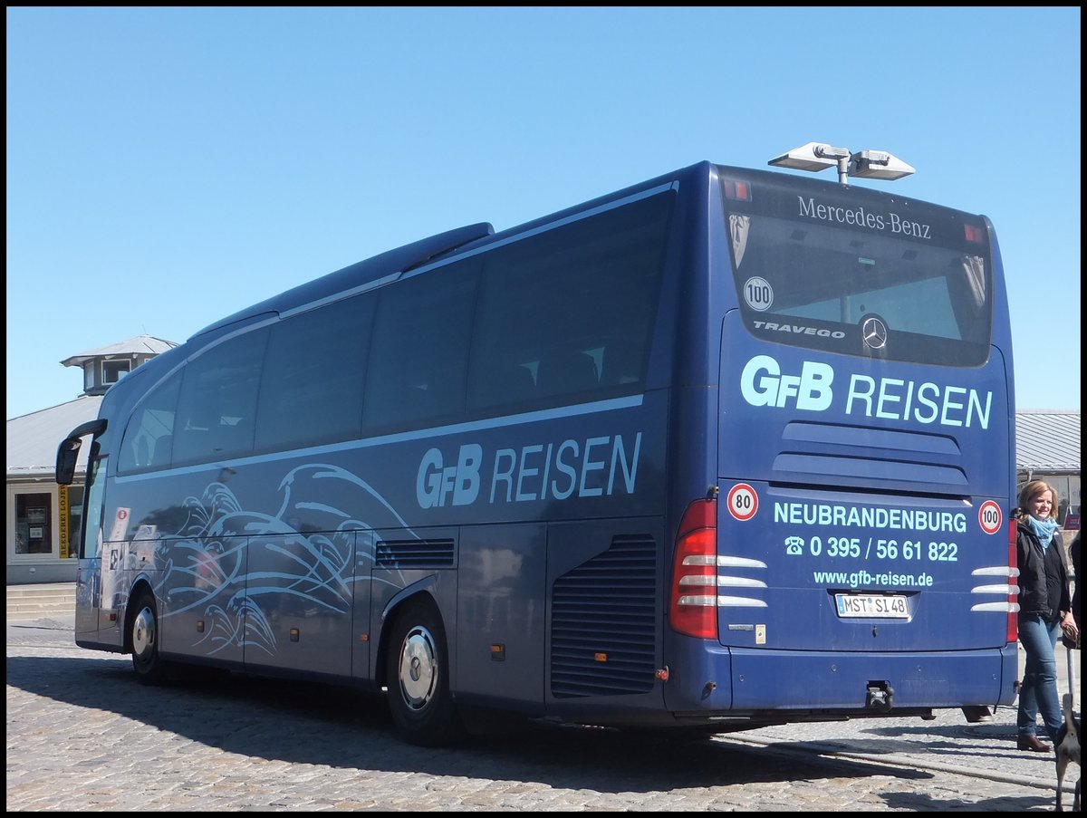 Mercedes Travego von GFB-Reisen aus Deutschland im Stadthafen Sassnitz.