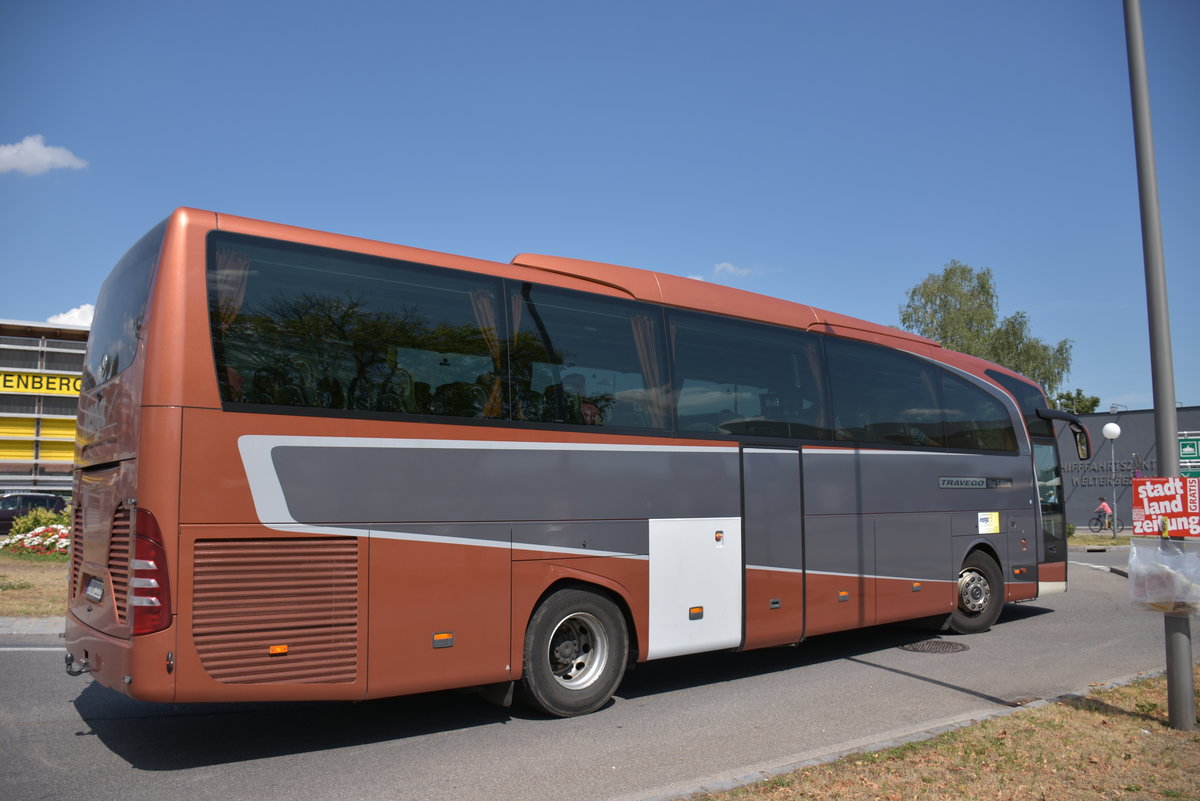 Mercedes Travego von Hengl Reisen aus der BRD 2017 in Krems.