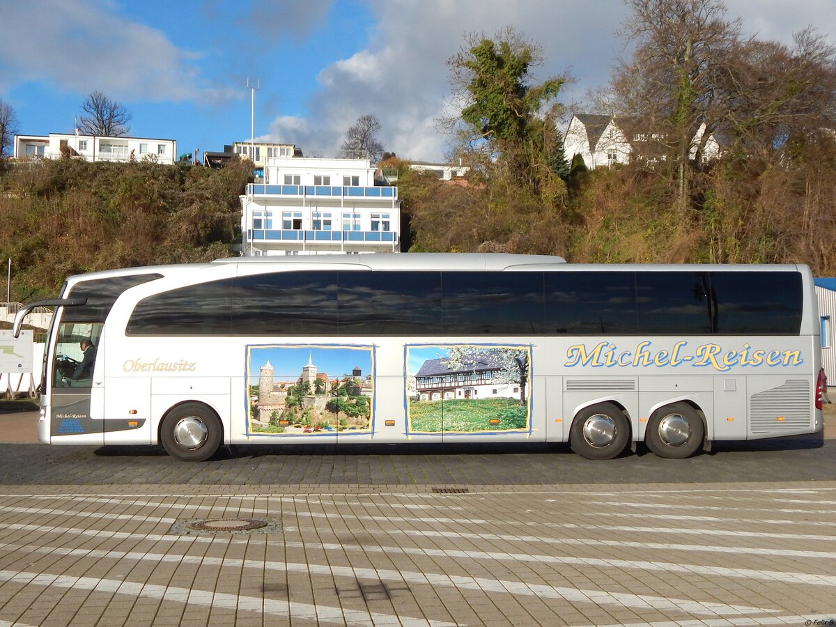 Mercedes Travego von Michel-Reisen aus Deutschland im Stadthafen Sassnitz.