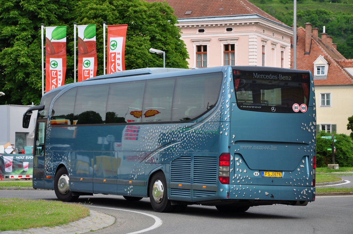 Mercedes Travego von Naxoss.hu in Krems unterwegs.