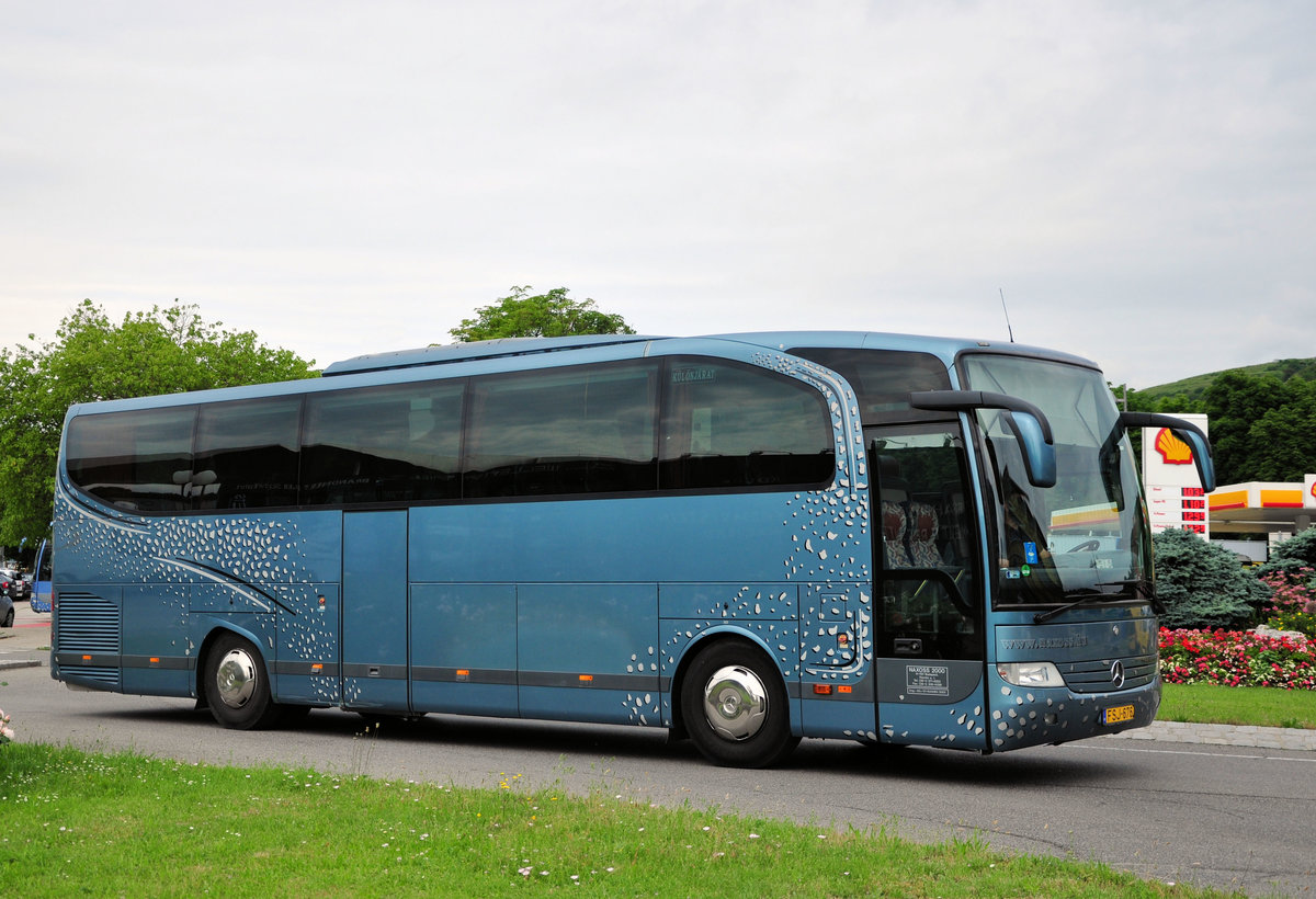 Mercedes Travego von Naxoss.hu in Krems unterwegs.