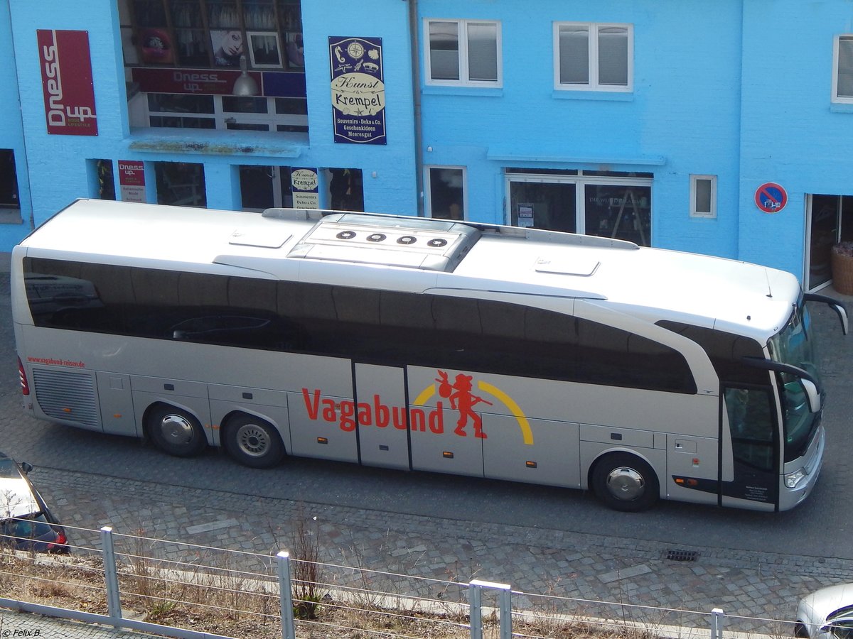 Mercedes Travego von Neubauer-Reisen aus Deutschland im Stadthafen Sassnitz.